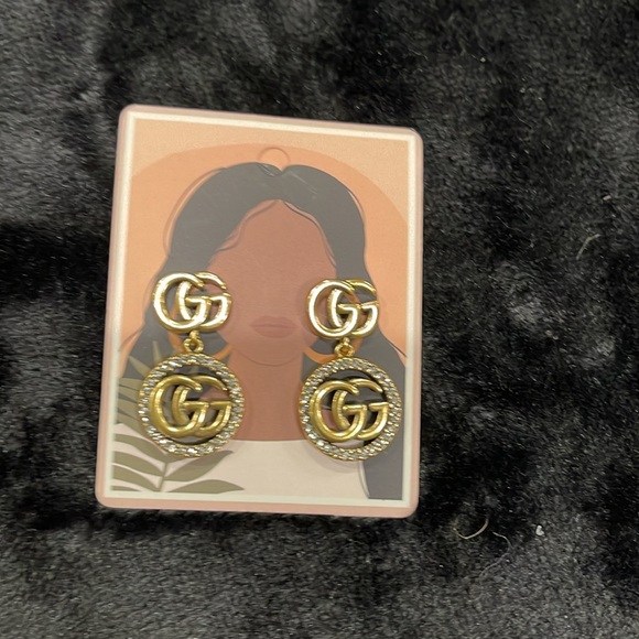 Earrings… Cute GG Earrings - Picture 3 of 6